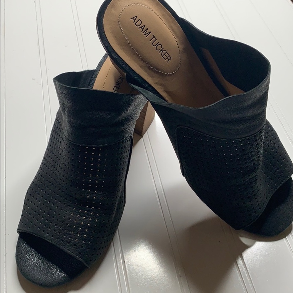 Adam Tucker Black Leather Mule Sandal - Sz 9. BHE0969A